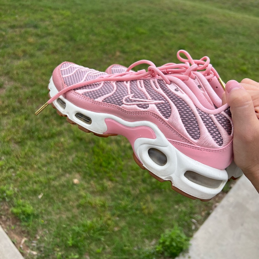 Pink Nike’s